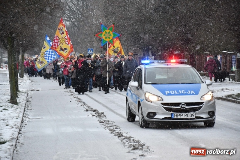 Zdjęcie w galerii na portalu naszraciborz.pl: Raciborski Orszak Trzech Króli tym razem miał trzy strumienie WIDEO wiadomości z regionu