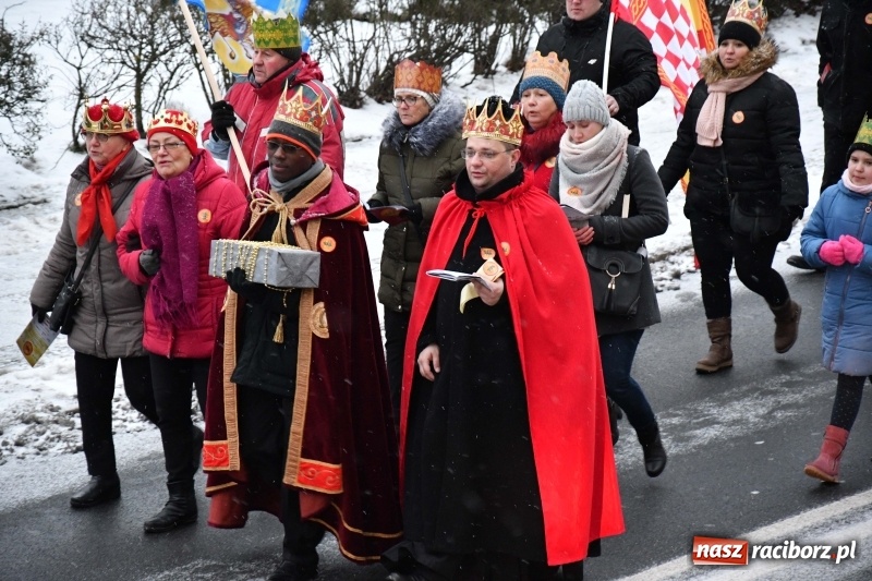 Zdjęcie w galerii na portalu naszraciborz.pl: Raciborski Orszak Trzech Króli tym razem miał trzy strumienie WIDEO wiadomości z regionu