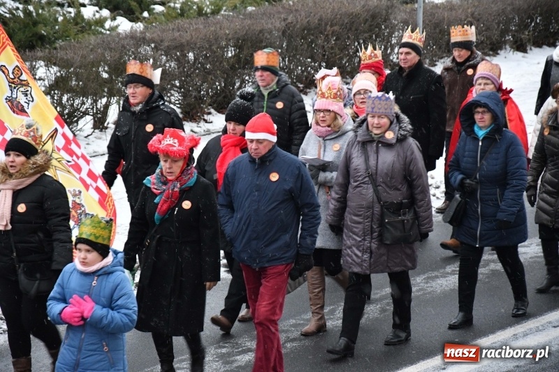 Zdjęcie w galerii na portalu naszraciborz.pl: Raciborski Orszak Trzech Króli tym razem miał trzy strumienie WIDEO wiadomości z regionu