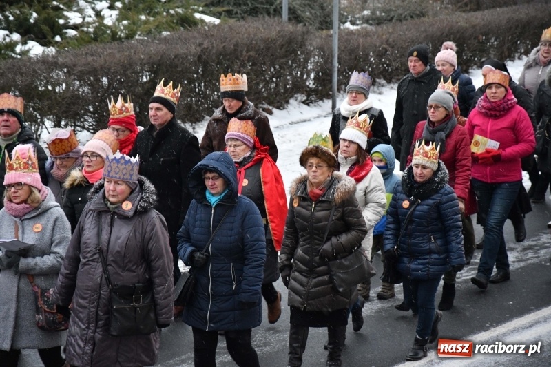 Zdjęcie w galerii na portalu naszraciborz.pl: Raciborski Orszak Trzech Króli tym razem miał trzy strumienie WIDEO wiadomości z regionu