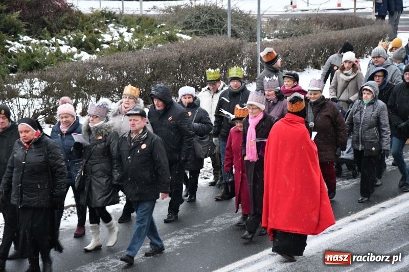 Zdjęcie w galerii na portalu naszraciborz.pl: Raciborski Orszak Trzech Króli tym razem miał trzy strumienie WIDEO wiadomości z regionu