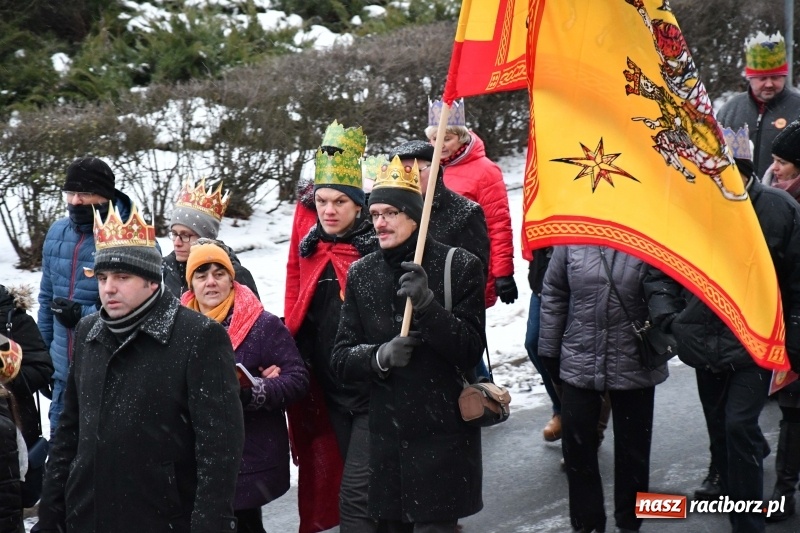 Zdjęcie w galerii na portalu naszraciborz.pl: Raciborski Orszak Trzech Króli tym razem miał trzy strumienie WIDEO wiadomości z regionu