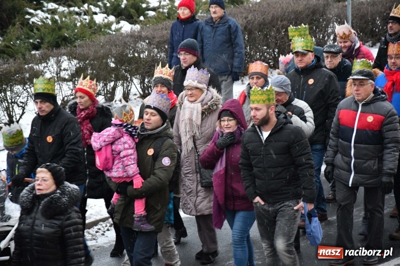 Zdjęcie w galerii na portalu naszraciborz.pl: Raciborski Orszak Trzech Króli tym razem miał trzy strumienie WIDEO wiadomości z regionu