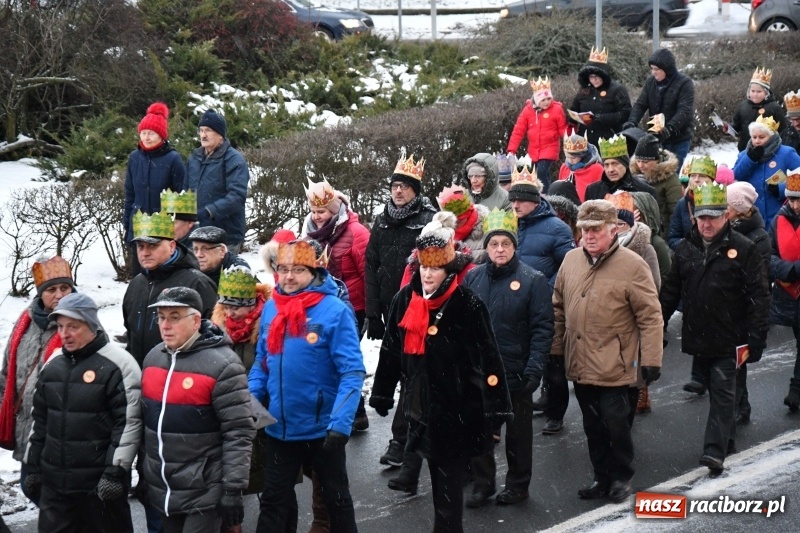 Zdjęcie w galerii na portalu naszraciborz.pl: Raciborski Orszak Trzech Króli tym razem miał trzy strumienie WIDEO wiadomości z regionu