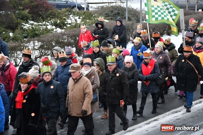 Zdjęcie w galerii na portalu naszraciborz.pl: Raciborski Orszak Trzech Króli tym razem miał trzy strumienie WIDEO wiadomości z regionu