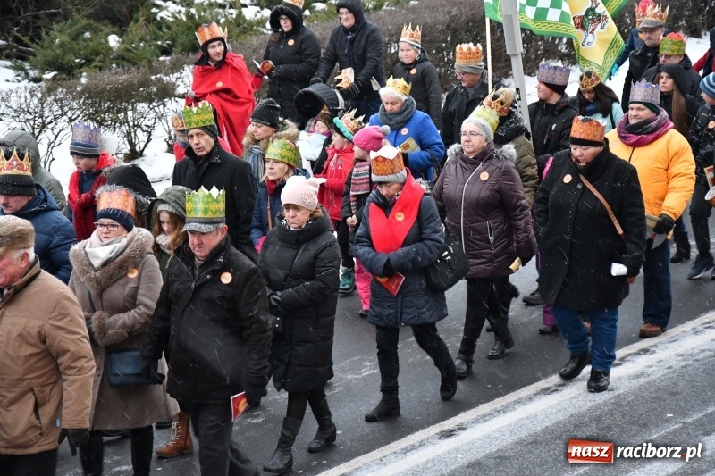 Zdjęcie w galerii na portalu naszraciborz.pl: Raciborski Orszak Trzech Króli tym razem miał trzy strumienie WIDEO wiadomości z regionu