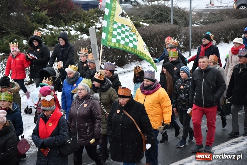 Zdjęcie w galerii na portalu naszraciborz.pl: Raciborski Orszak Trzech Króli tym razem miał trzy strumienie WIDEO wiadomości z regionu