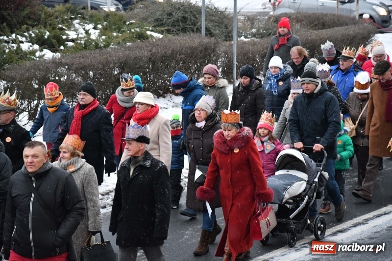 Zdjęcie w galerii na portalu naszraciborz.pl: Raciborski Orszak Trzech Króli tym razem miał trzy strumienie WIDEO wiadomości z regionu