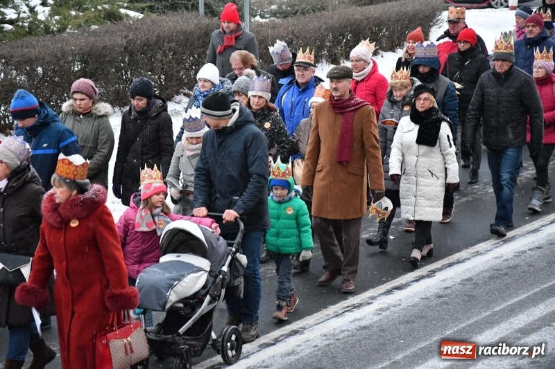 Zdjęcie w galerii na portalu naszraciborz.pl: Raciborski Orszak Trzech Króli tym razem miał trzy strumienie WIDEO wiadomości z regionu