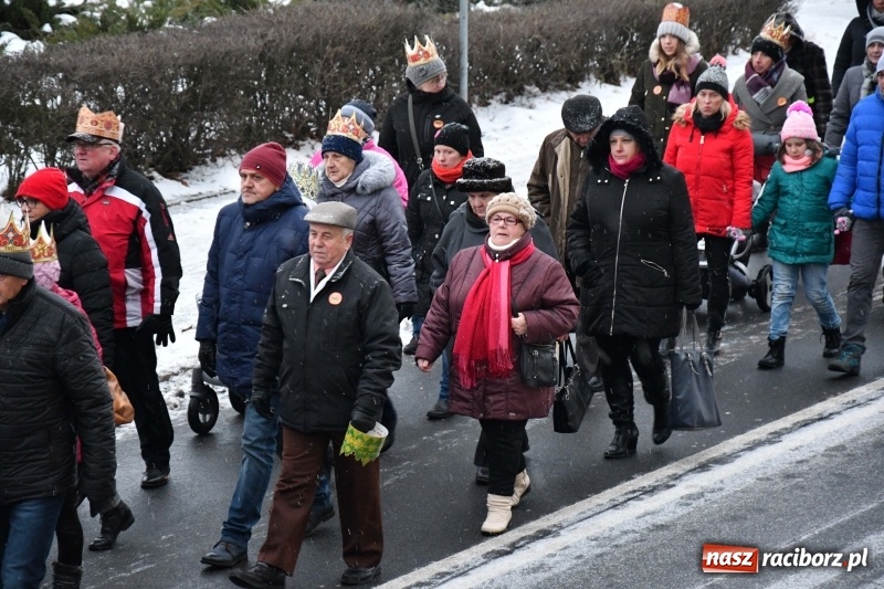 Zdjęcie w galerii na portalu naszraciborz.pl: Raciborski Orszak Trzech Króli tym razem miał trzy strumienie WIDEO wiadomości z regionu