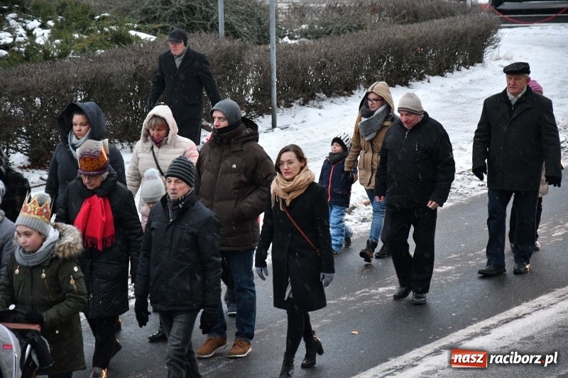 Zdjęcie w galerii na portalu naszraciborz.pl: Raciborski Orszak Trzech Króli tym razem miał trzy strumienie WIDEO wiadomości z regionu