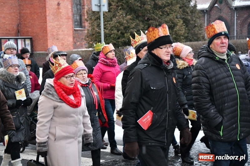 Zdjęcie w galerii na portalu naszraciborz.pl: Raciborski Orszak Trzech Króli tym razem miał trzy strumienie WIDEO wiadomości z regionu