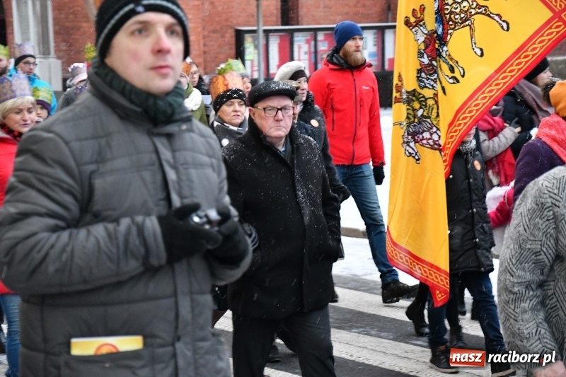 Zdjęcie w galerii na portalu naszraciborz.pl: Raciborski Orszak Trzech Króli tym razem miał trzy strumienie WIDEO wiadomości z regionu