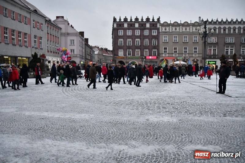 Zdjęcie w galerii na portalu naszraciborz.pl: Raciborski Orszak Trzech Króli tym razem miał trzy strumienie WIDEO wiadomości z regionu