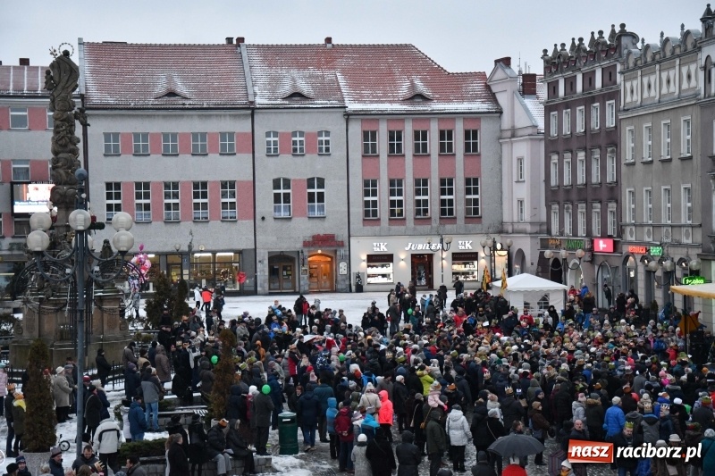 Zdjęcie w galerii na portalu naszraciborz.pl: Raciborski Orszak Trzech Króli tym razem miał trzy strumienie WIDEO wiadomości z regionu