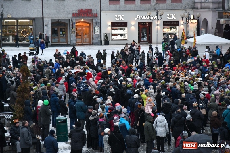 Zdjęcie w galerii na portalu naszraciborz.pl: Raciborski Orszak Trzech Króli tym razem miał trzy strumienie WIDEO wiadomości z regionu