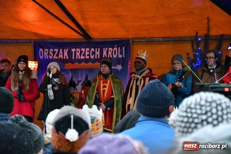 Zdjęcie w galerii na portalu naszraciborz.pl: Raciborski Orszak Trzech Króli tym razem miał trzy strumienie WIDEO wiadomości z regionu