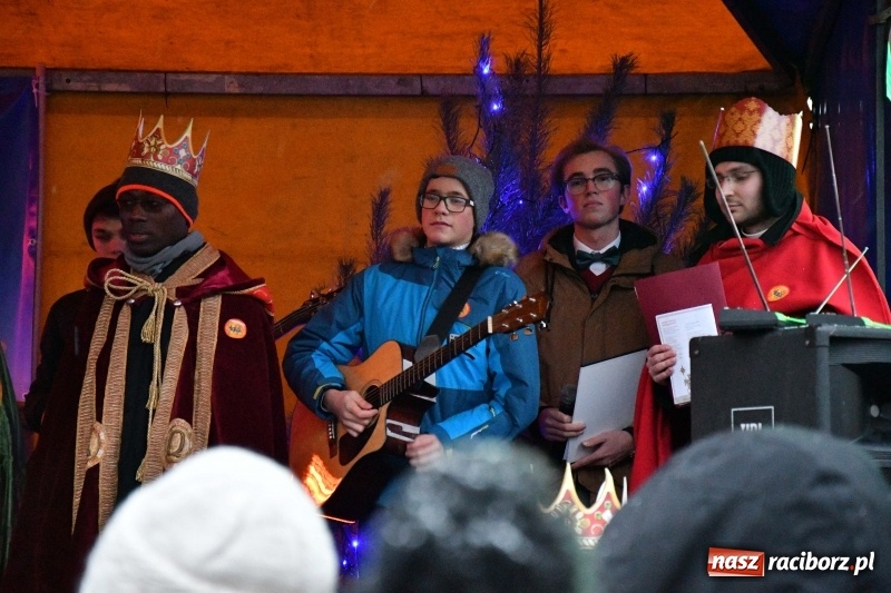 Zdjęcie w galerii na portalu naszraciborz.pl: Raciborski Orszak Trzech Króli tym razem miał trzy strumienie WIDEO wiadomości z regionu