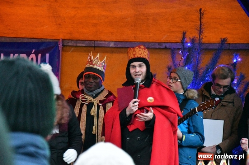 Zdjęcie w galerii na portalu naszraciborz.pl: Raciborski Orszak Trzech Króli tym razem miał trzy strumienie WIDEO wiadomości z regionu