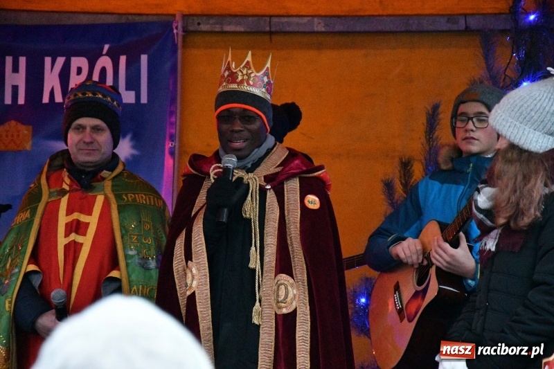 Zdjęcie w galerii na portalu naszraciborz.pl: Raciborski Orszak Trzech Króli tym razem miał trzy strumienie WIDEO wiadomości z regionu