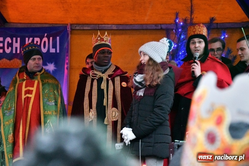 Zdjęcie w galerii na portalu naszraciborz.pl: Raciborski Orszak Trzech Króli tym razem miał trzy strumienie WIDEO wiadomości z regionu