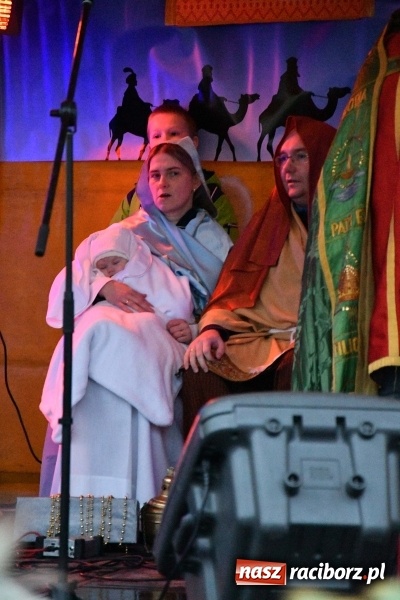 Zdjęcie w galerii na portalu naszraciborz.pl: Raciborski Orszak Trzech Króli tym razem miał trzy strumienie WIDEO wiadomości z regionu