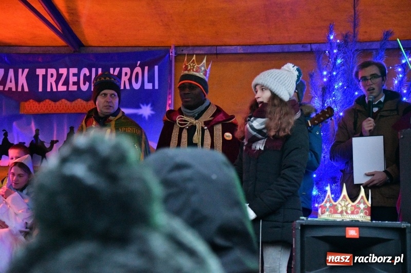 Zdjęcie w galerii na portalu naszraciborz.pl: Raciborski Orszak Trzech Króli tym razem miał trzy strumienie WIDEO wiadomości z regionu