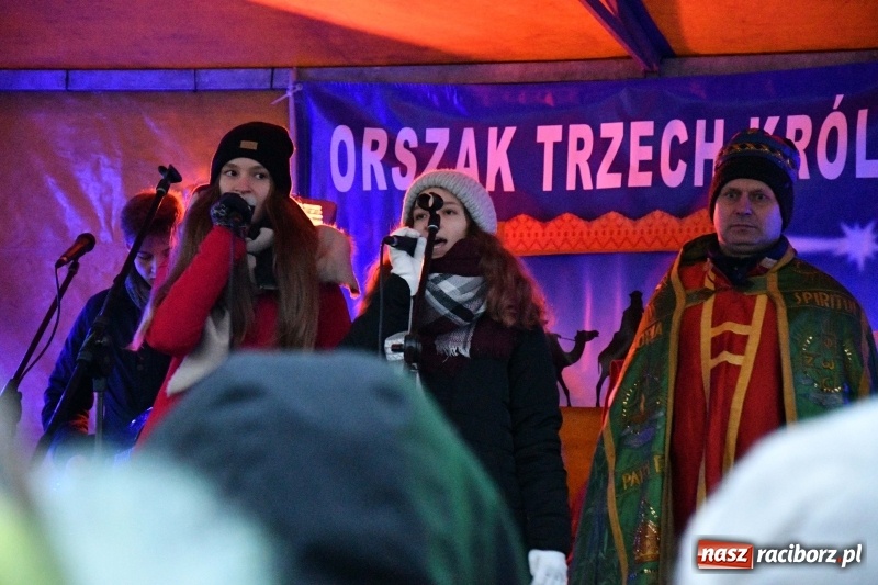 Zdjęcie w galerii na portalu naszraciborz.pl: Raciborski Orszak Trzech Króli tym razem miał trzy strumienie WIDEO wiadomości z regionu