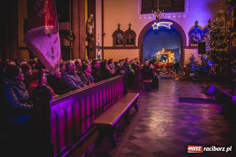 Zdjęcie w galerii na portalu naszraciborz.pl: XII Kuźniańskie Kolędowanie z Gangiem Marcela  wiadomości z regionu