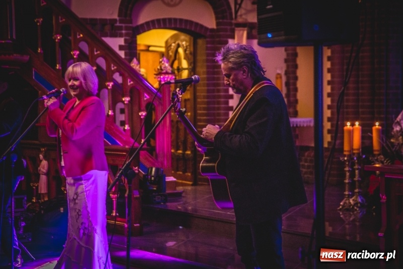 Zdjęcie w galerii na portalu naszraciborz.pl: XII Kuźniańskie Kolędowanie z Gangiem Marcela  wiadomości z regionu