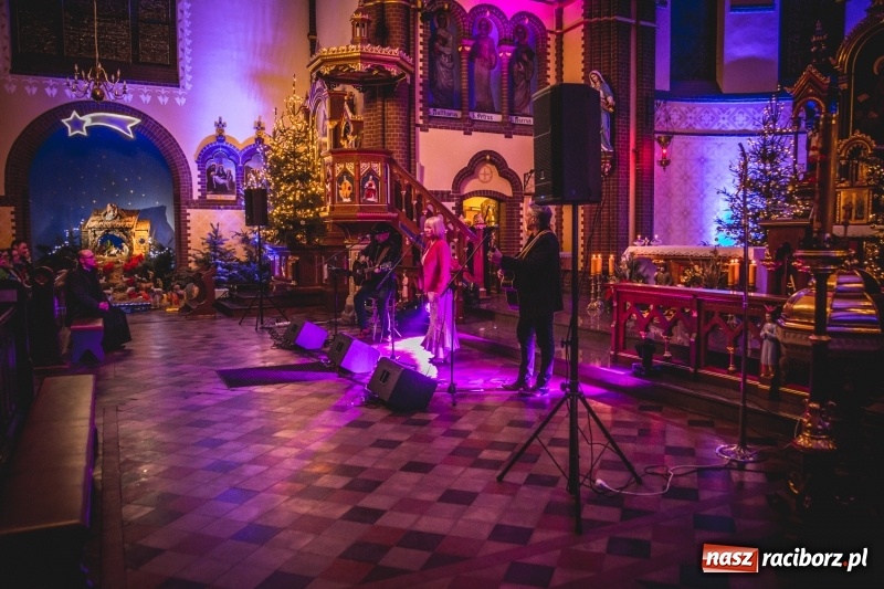 Zdjęcie w galerii na portalu naszraciborz.pl: XII Kuźniańskie Kolędowanie z Gangiem Marcela  wiadomości z regionu