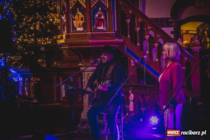 Zdjęcie w galerii na portalu naszraciborz.pl: XII Kuźniańskie Kolędowanie z Gangiem Marcela  wiadomości z regionu