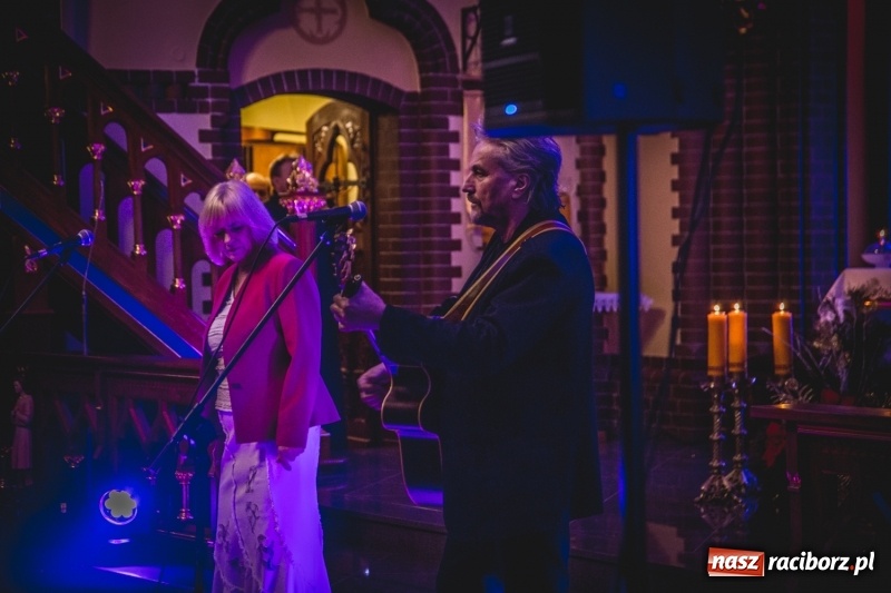 Zdjęcie w galerii na portalu naszraciborz.pl: XII Kuźniańskie Kolędowanie z Gangiem Marcela  wiadomości z regionu