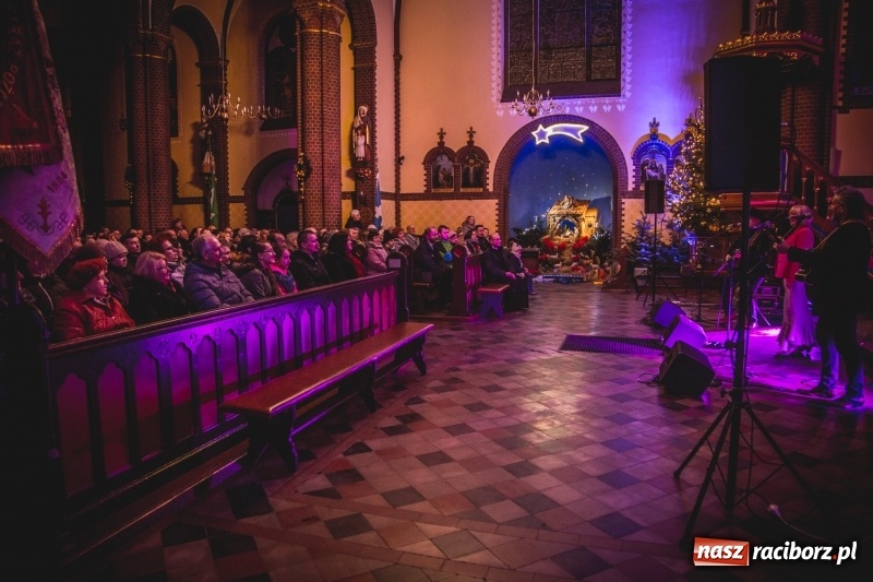 Zdjęcie w galerii na portalu naszraciborz.pl: XII Kuźniańskie Kolędowanie z Gangiem Marcela  wiadomości z regionu