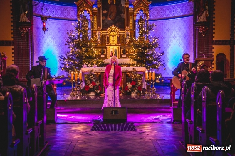 Zdjęcie w galerii na portalu naszraciborz.pl: XII Kuźniańskie Kolędowanie z Gangiem Marcela  wiadomości z regionu