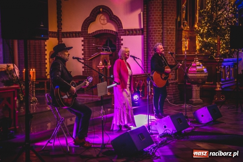 Zdjęcie w galerii na portalu naszraciborz.pl: XII Kuźniańskie Kolędowanie z Gangiem Marcela  wiadomości z regionu