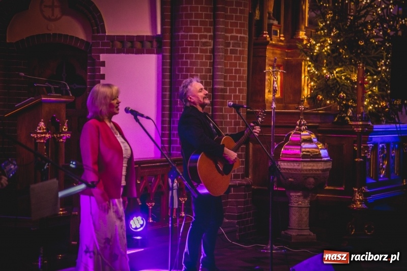 Zdjęcie w galerii na portalu naszraciborz.pl: XII Kuźniańskie Kolędowanie z Gangiem Marcela  wiadomości z regionu