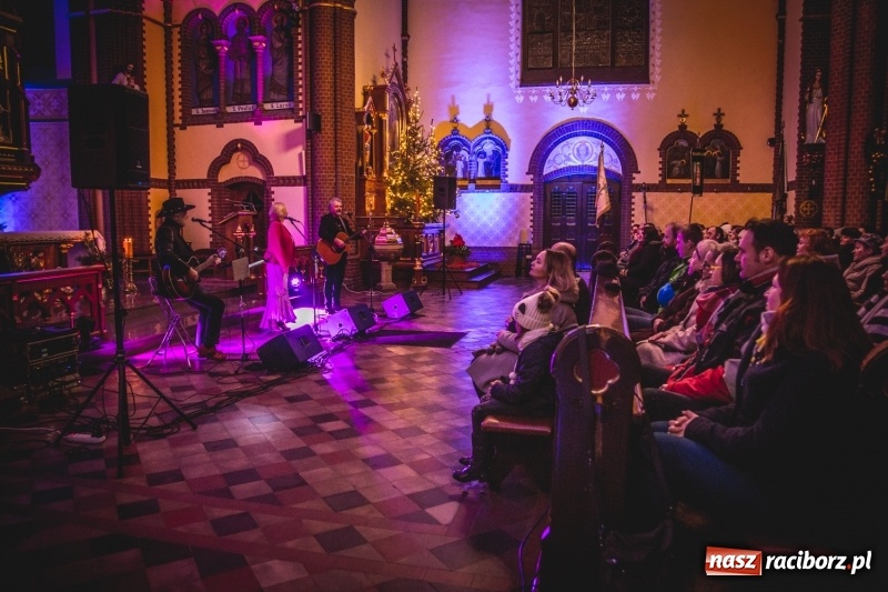 Zdjęcie w galerii na portalu naszraciborz.pl: XII Kuźniańskie Kolędowanie z Gangiem Marcela  wiadomości z regionu