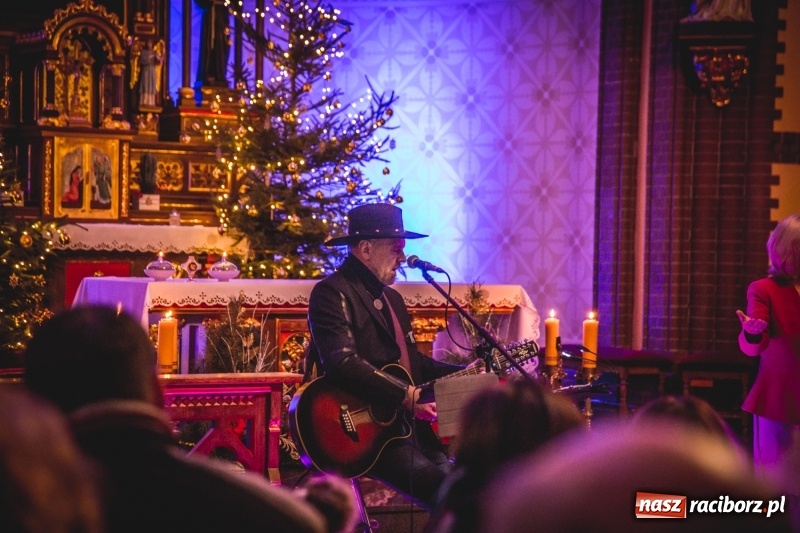 Zdjęcie w galerii na portalu naszraciborz.pl: XII Kuźniańskie Kolędowanie z Gangiem Marcela  wiadomości z regionu