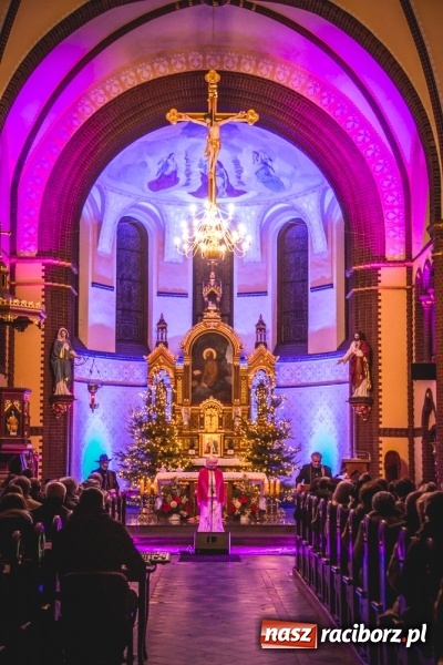 Zdjęcie w galerii na portalu naszraciborz.pl: XII Kuźniańskie Kolędowanie z Gangiem Marcela  wiadomości z regionu