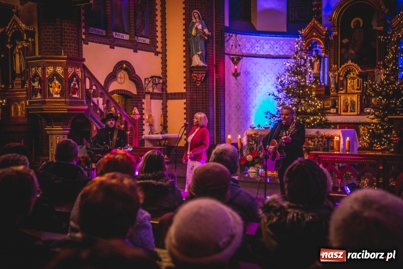 Zdjęcie w galerii na portalu naszraciborz.pl: XII Kuźniańskie Kolędowanie z Gangiem Marcela  wiadomości z regionu