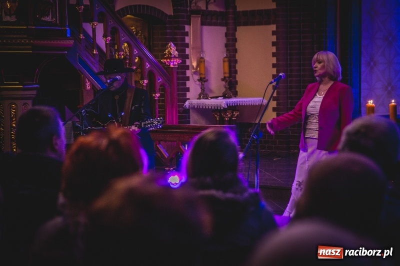 Zdjęcie w galerii na portalu naszraciborz.pl: XII Kuźniańskie Kolędowanie z Gangiem Marcela  wiadomości z regionu