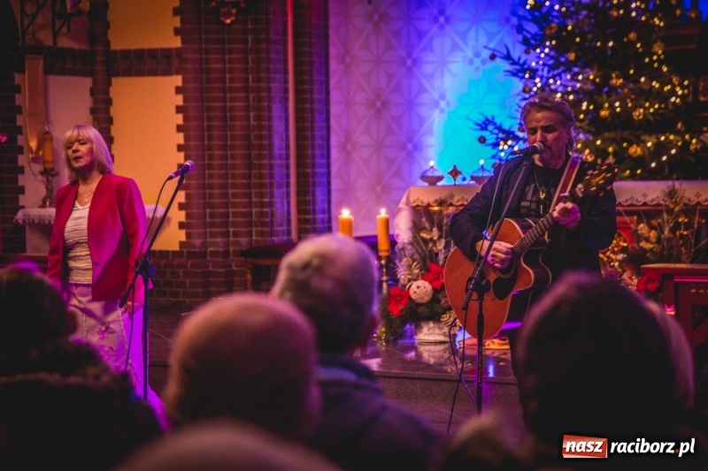 Zdjęcie w galerii na portalu naszraciborz.pl: XII Kuźniańskie Kolędowanie z Gangiem Marcela  wiadomości z regionu
