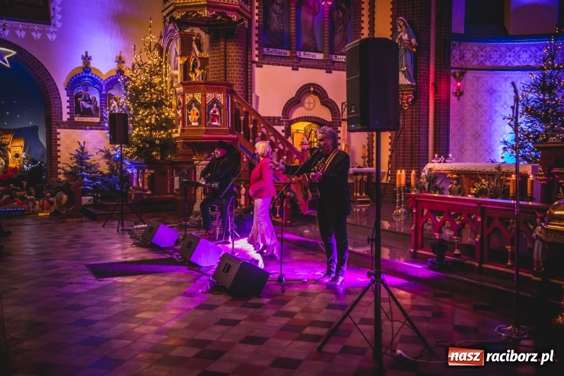 Zdjęcie w galerii na portalu naszraciborz.pl: XII Kuźniańskie Kolędowanie z Gangiem Marcela  wiadomości z regionu