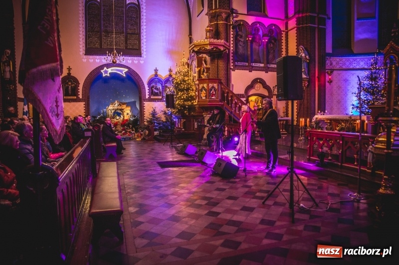 Zdjęcie w galerii na portalu naszraciborz.pl: XII Kuźniańskie Kolędowanie z Gangiem Marcela  wiadomości z regionu
