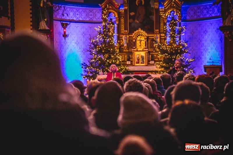 Zdjęcie w galerii na portalu naszraciborz.pl: XII Kuźniańskie Kolędowanie z Gangiem Marcela  wiadomości z regionu