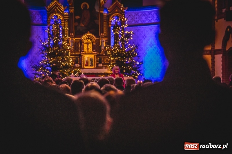 Zdjęcie w galerii na portalu naszraciborz.pl: XII Kuźniańskie Kolędowanie z Gangiem Marcela  wiadomości z regionu