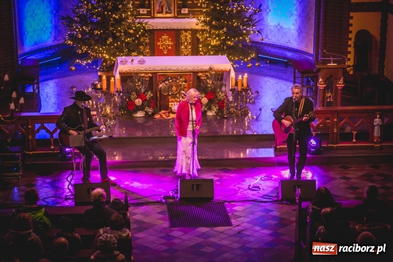 Zdjęcie w galerii na portalu naszraciborz.pl: XII Kuźniańskie Kolędowanie z Gangiem Marcela  wiadomości z regionu