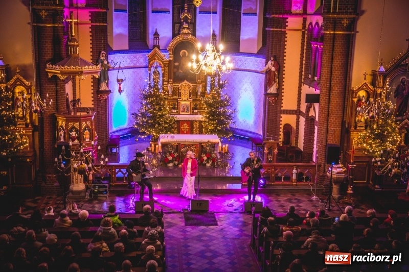 Zdjęcie w galerii na portalu naszraciborz.pl: XII Kuźniańskie Kolędowanie z Gangiem Marcela  wiadomości z regionu
