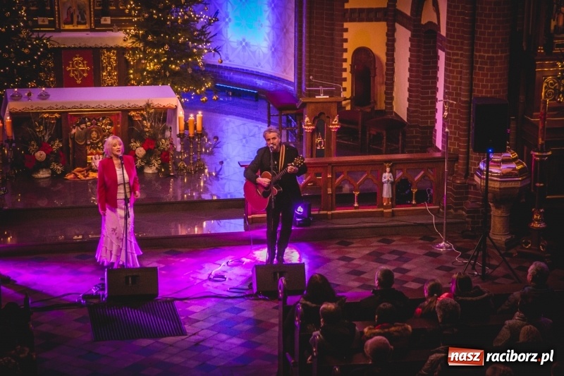 Zdjęcie w galerii na portalu naszraciborz.pl: XII Kuźniańskie Kolędowanie z Gangiem Marcela  wiadomości z regionu